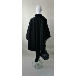 Wollen zwarte cape met een afneembare sjaal (one size)