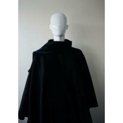 Wollen zwarte cape met een afneembare sjaal (one size)