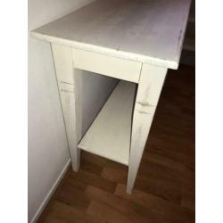 Wit geverfde side table met laatje