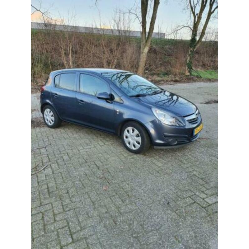 Opel corsa 1.2 111 edition bj 2010 lees tekst. 94000km