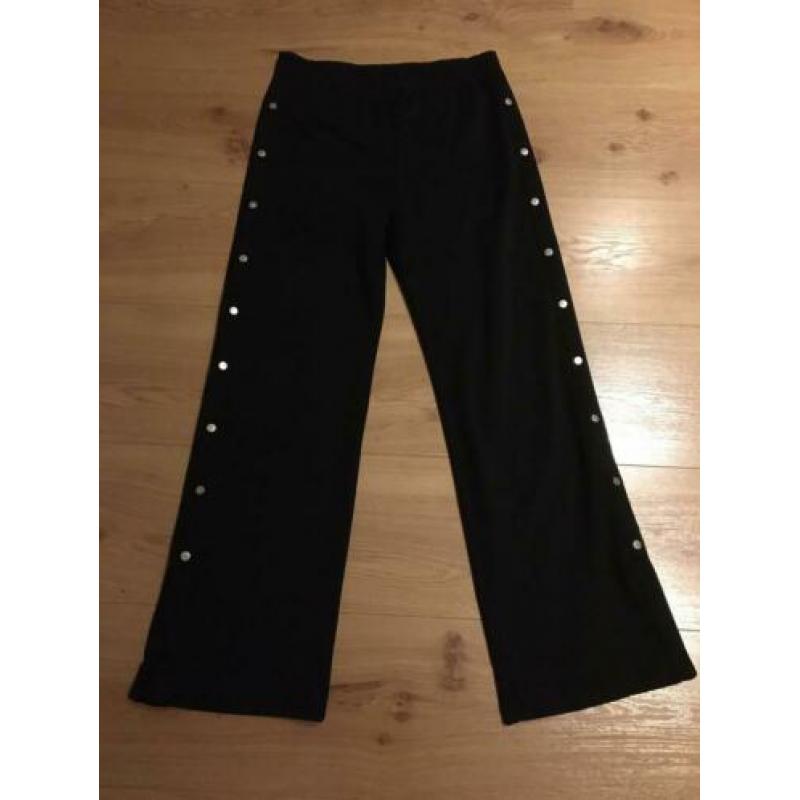 Zwarte flare pants met studs maat M