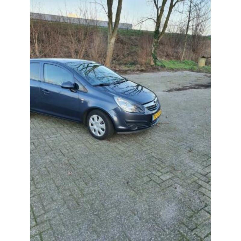 Opel corsa 1.2 111 edition bj 2010 lees tekst. 94000km