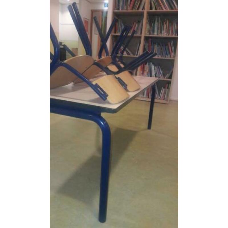 Kindertafel met 4 stoelen 70×110cm