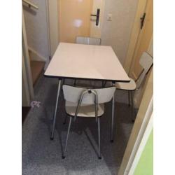 Formica Tafel en stoelen