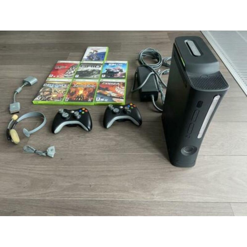 XBOX 360 Black edition 120Gb 2 controllers en 7 spellen