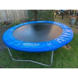 Mooie trampoline(Doorsnede: 2,40 m)