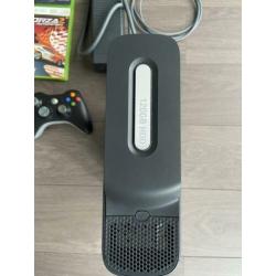 XBOX 360 Black edition 120Gb 2 controllers en 7 spellen