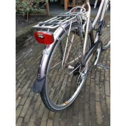 Gazelle Coya hybride dames fiets met 28 inch wielen.