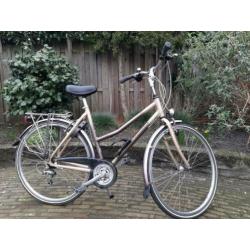 Gazelle Coya hybride dames fiets met 28 inch wielen.