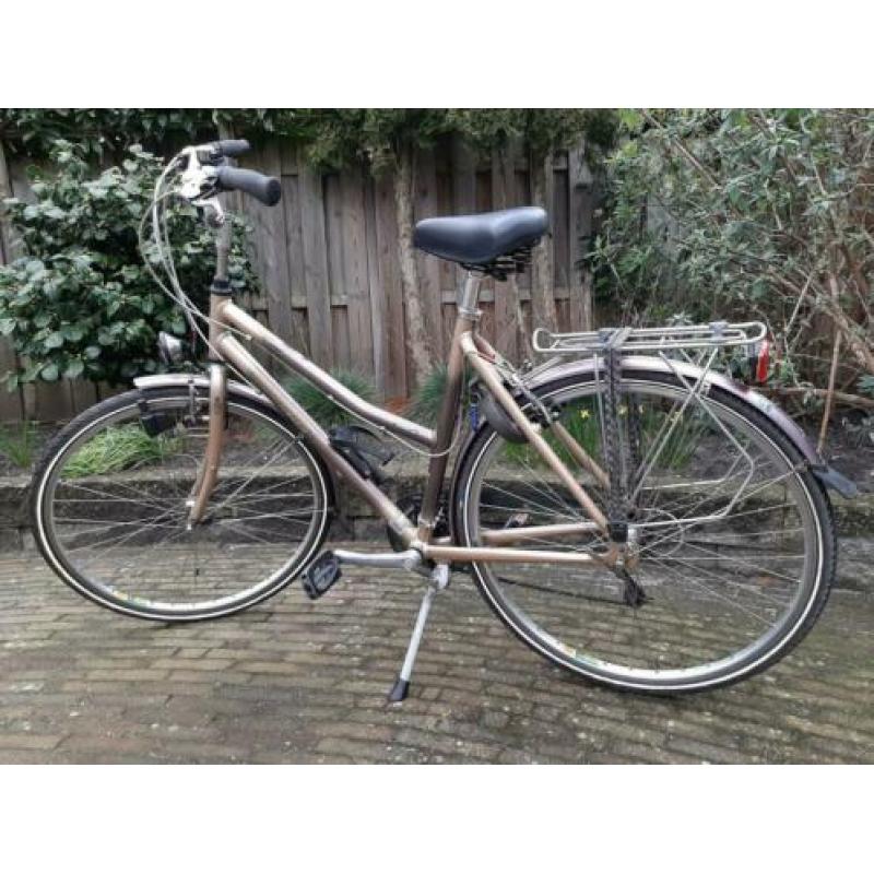 Gazelle Coya hybride dames fiets met 28 inch wielen.