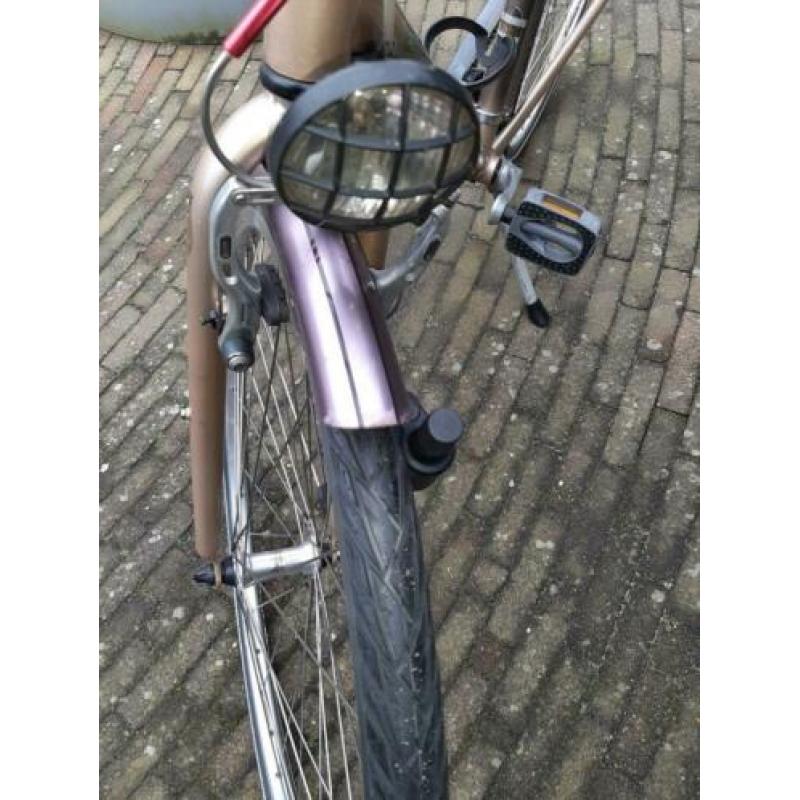 Gazelle Coya hybride dames fiets met 28 inch wielen.