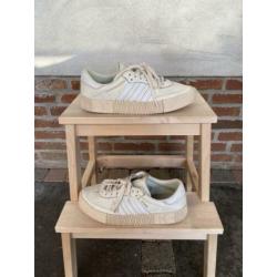 Witte sneakers van Adidas in maat 42