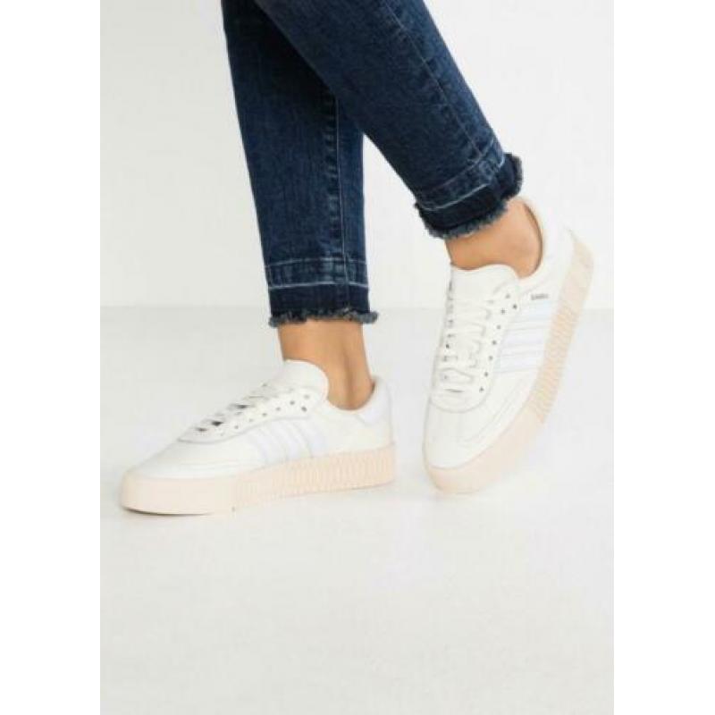 Witte sneakers van Adidas in maat 42