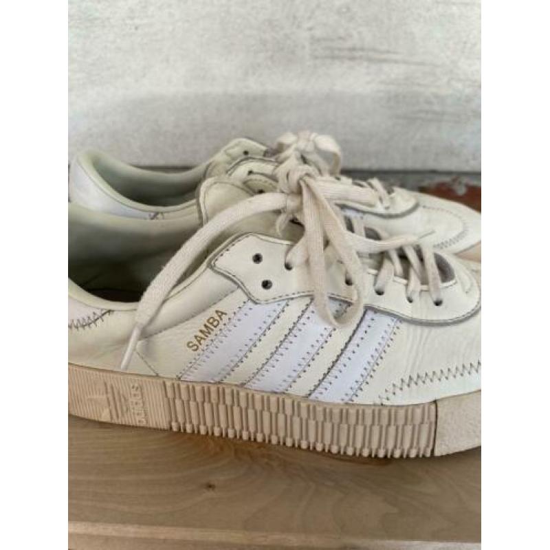 Witte sneakers van Adidas in maat 42