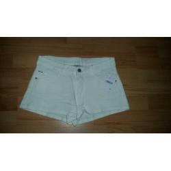 Leuke nieuwe witte dames shorts Clockhouse maat 38