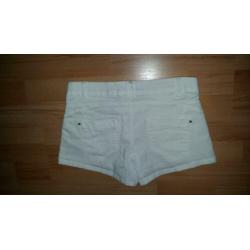 Leuke nieuwe witte dames shorts Clockhouse maat 38