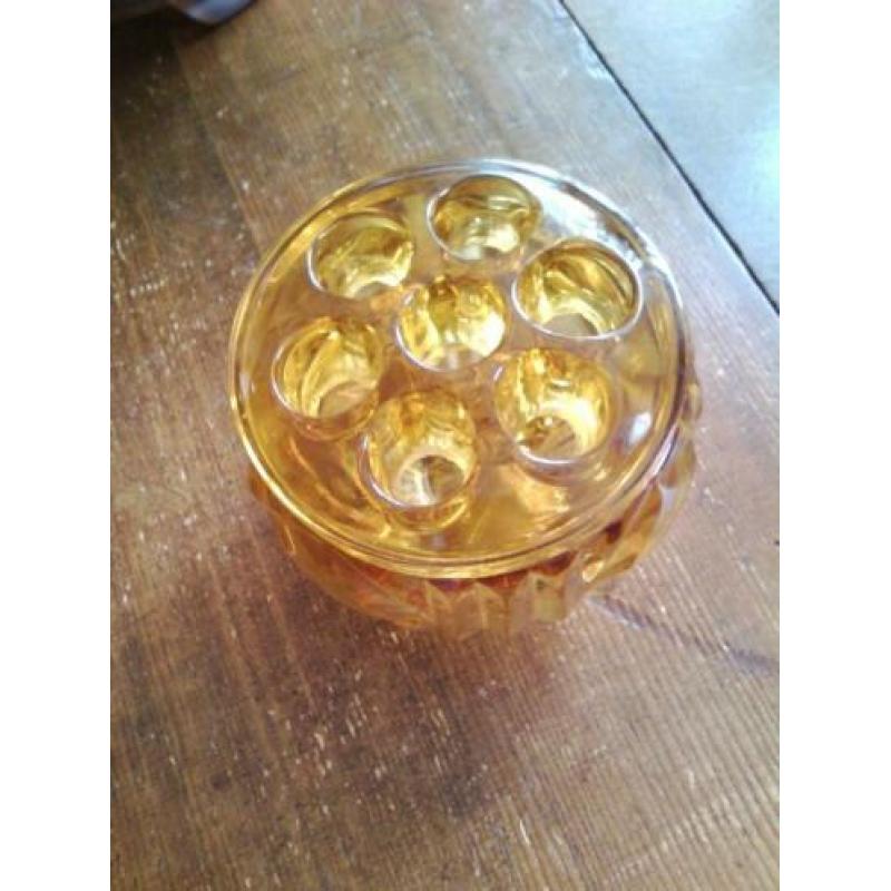 Amber kleur rozen bowl persglas. Bloemensteker engels