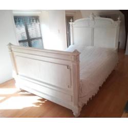 Antiek mahoniehouten bed met kuif