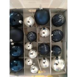 Te koop diverse maten kerstballen